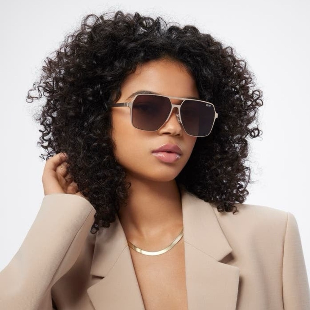 QUAY BACK STAGE PASS Polarized Sunglasses Brushed Silver/Smoke NWT